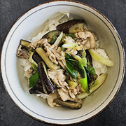 茄子和蔬菜翻炒